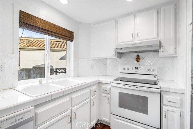 430 Lake Street 304, Huntington Beach, CA 92648