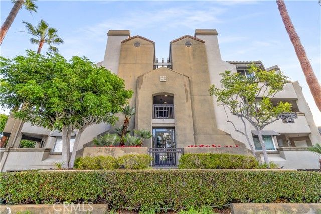 430 Lake Street 304, Huntington Beach, CA 92648