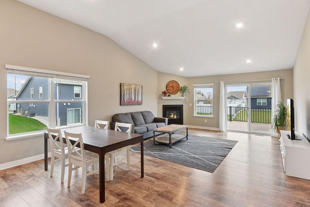 1936 Meridian Curve, Carver, MN 55315