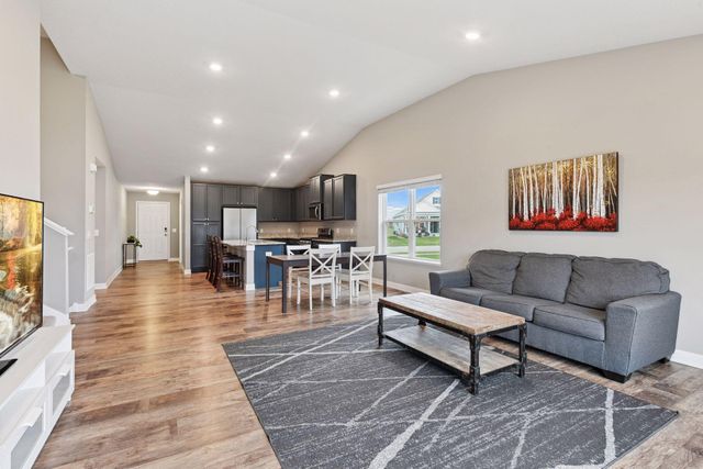 1936 Meridian Curve, Carver, MN 55315