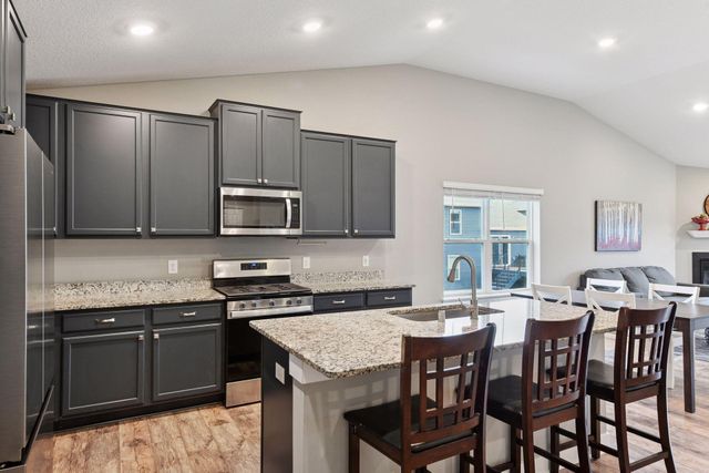 1936 Meridian Curve, Carver, MN 55315