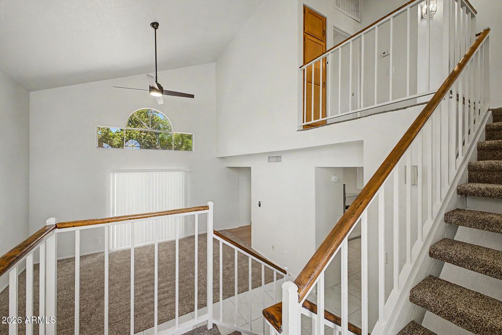 Image 10 of property listing at 11822 N 76TH Drive, Peoria, AZ 85345