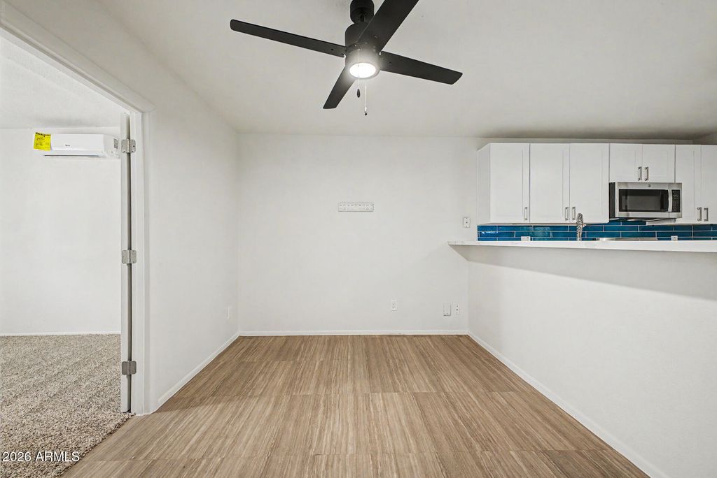 Image 11 of property listing at 11822 N 76TH Drive, Peoria, AZ 85345