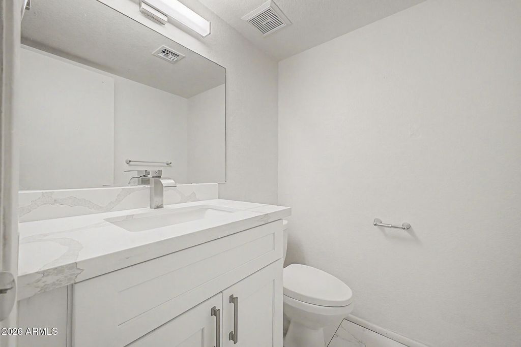 Image 16 of property listing at 11822 N 76TH Drive, Peoria, AZ 85345