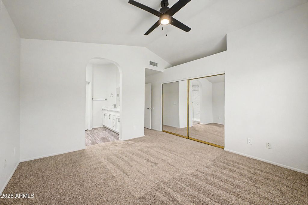 Image 18 of property listing at 11822 N 76TH Drive, Peoria, AZ 85345