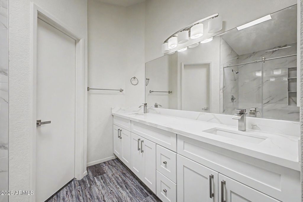 Image 19 of property listing at 11822 N 76TH Drive, Peoria, AZ 85345