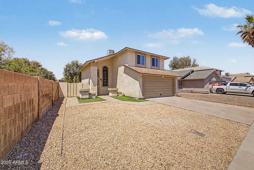Image 2 of property listing at 11822 N 76TH Drive, Peoria, AZ 85345