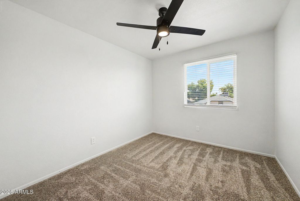 Image 24 of property listing at 11822 N 76TH Drive, Peoria, AZ 85345