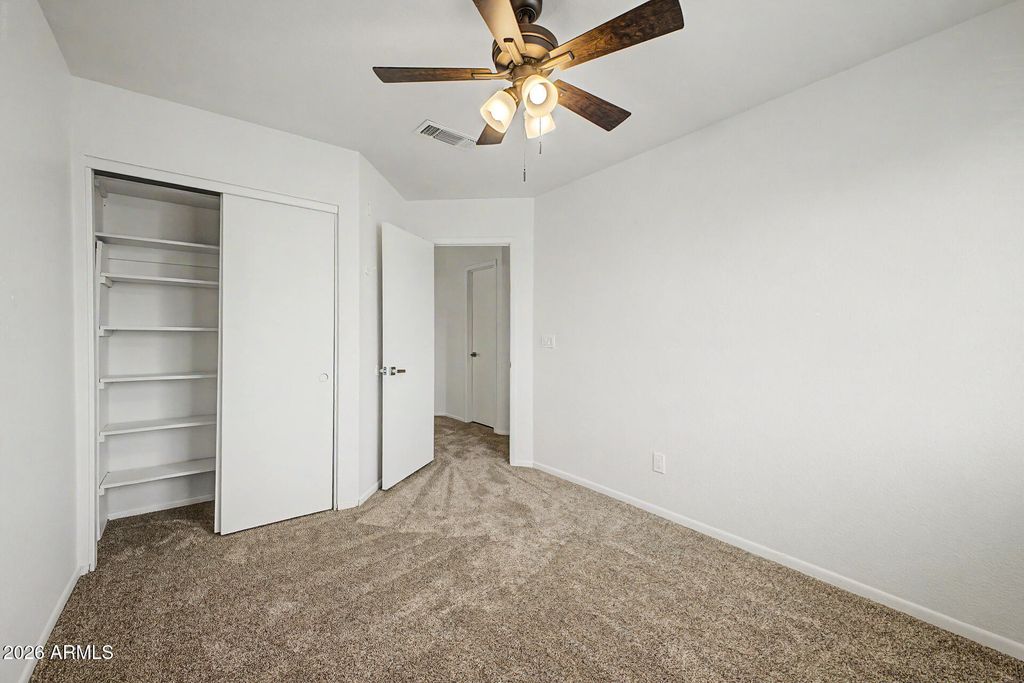 Image 26 of property listing at 11822 N 76TH Drive, Peoria, AZ 85345