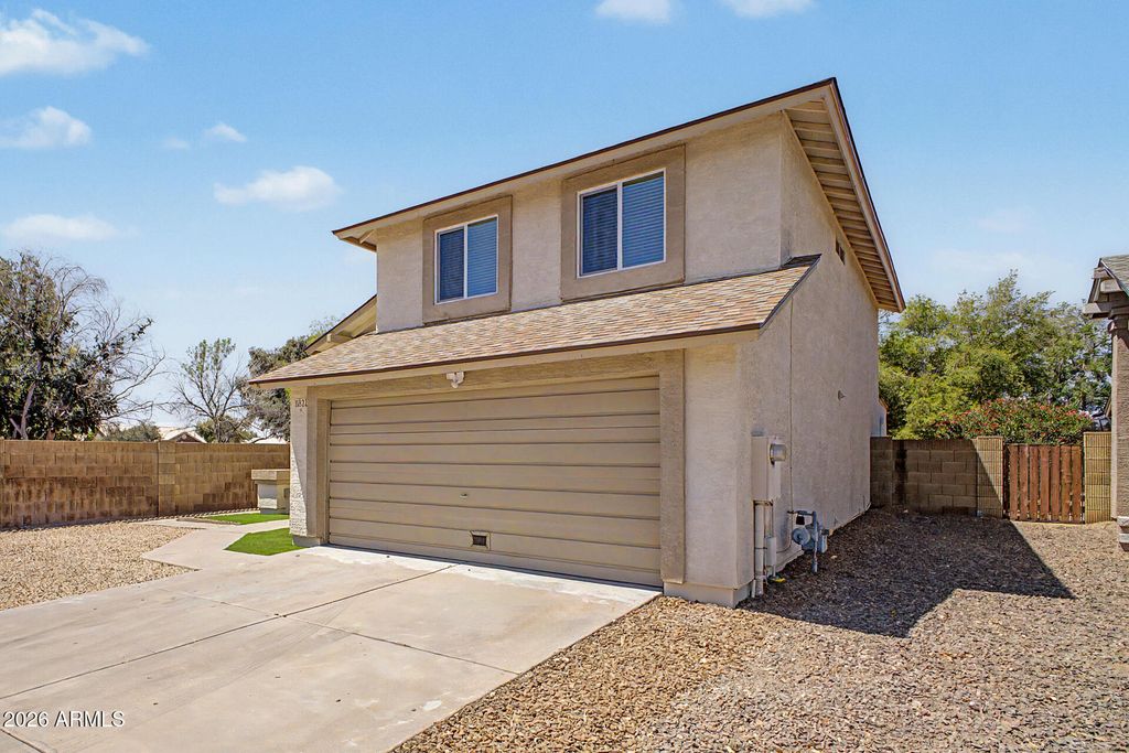 Image 5 of property listing at 11822 N 76TH Drive, Peoria, AZ 85345