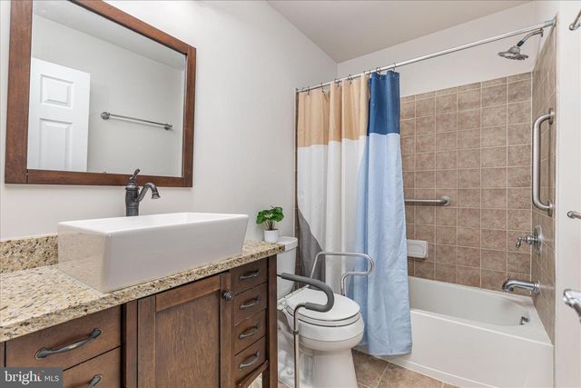 2158 OBERLIN DR, Woodbridge, VA 22191