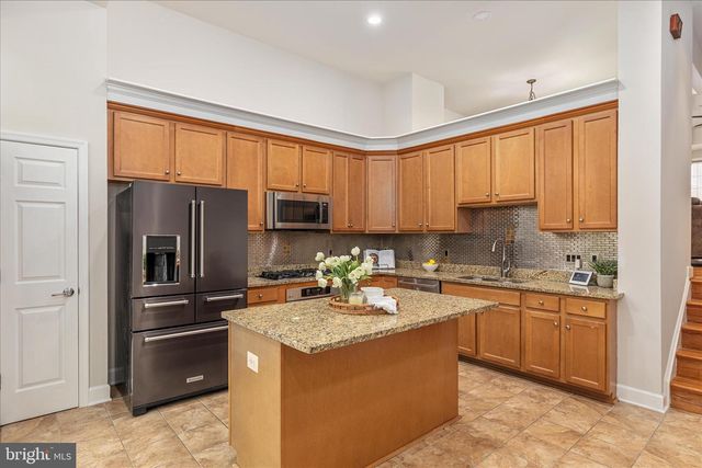 2158 OBERLIN DR, Woodbridge, VA 22191