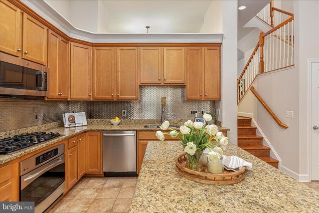 2158 OBERLIN DR, Woodbridge, VA 22191