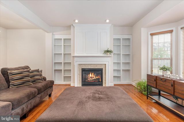 2158 OBERLIN DR, Woodbridge, VA 22191
