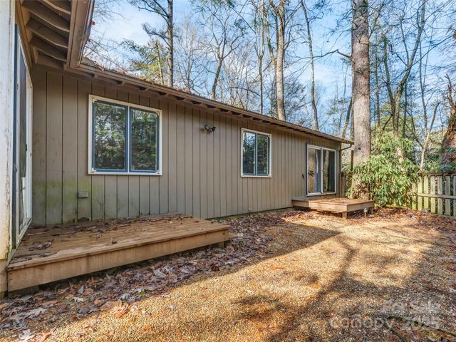 27 Spring Valley Road, Pisgah Forest, NC 28768