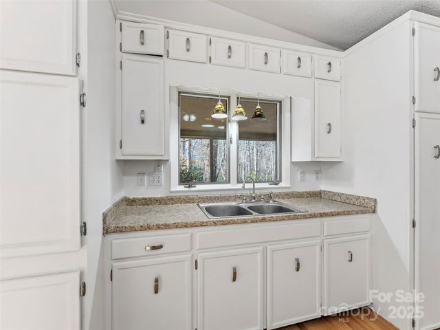 27 Spring Valley Road, Pisgah Forest, NC 28768