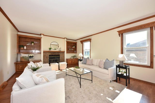 9820 N Shannon COURT, Mequon, WI 53097