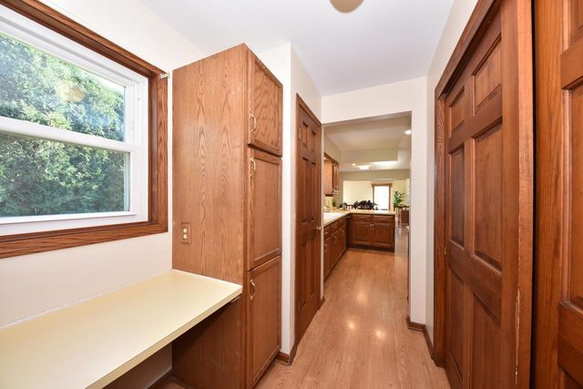 9820 N Shannon COURT, Mequon, WI 53097