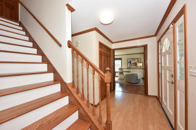 9820 N Shannon COURT, Mequon, WI 53097