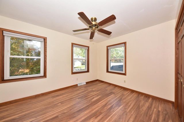 9820 N Shannon COURT, Mequon, WI 53097