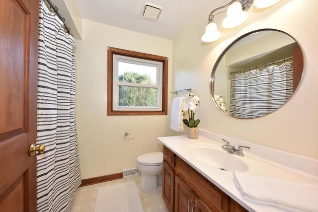 9820 N Shannon COURT, Mequon, WI 53097