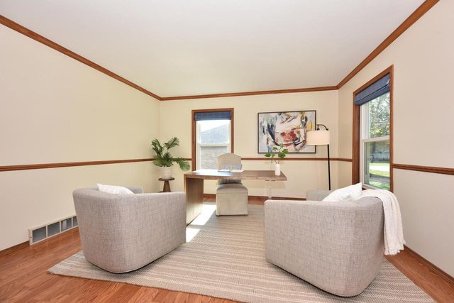 9820 N Shannon COURT, Mequon, WI 53097