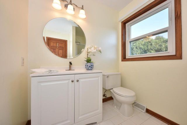 9820 N Shannon COURT, Mequon, WI 53097