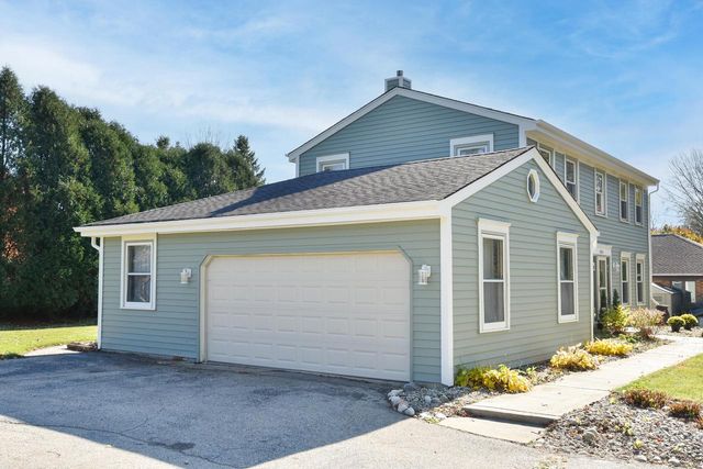 9820 N Shannon COURT, Mequon, WI 53097