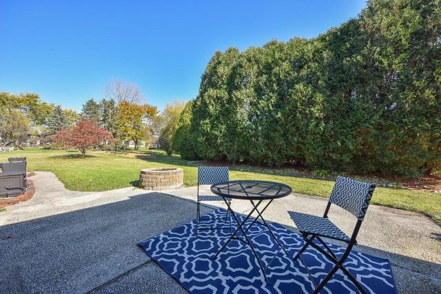 9820 N Shannon COURT, Mequon, WI 53097