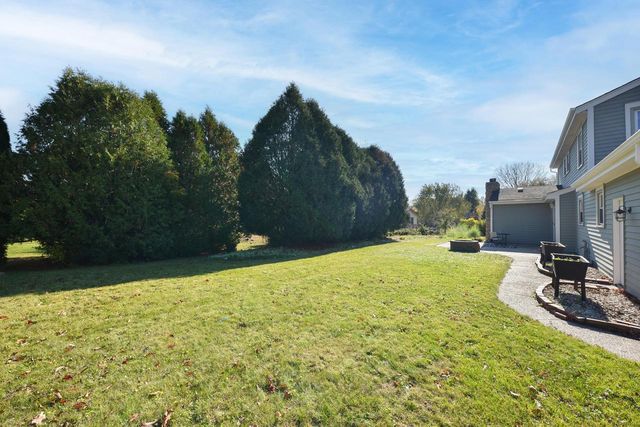 9820 N Shannon COURT, Mequon, WI 53097