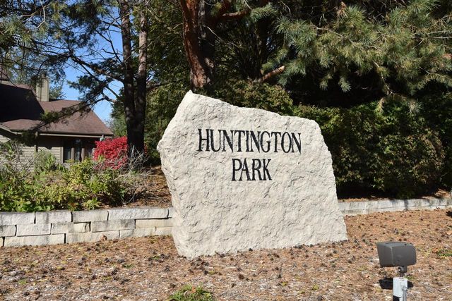 9820 N Shannon COURT, Mequon, WI 53097