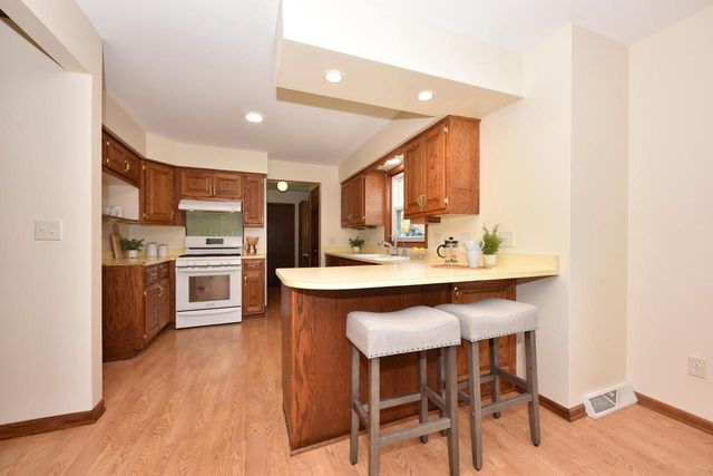 9820 N Shannon COURT, Mequon, WI 53097