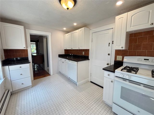 712 Hope Street 1, Bristol, RI 02809