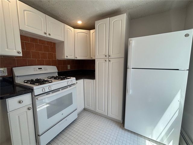 712 Hope Street 1, Bristol, RI 02809