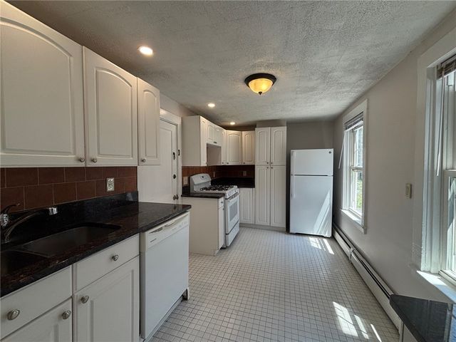 712 Hope Street 1, Bristol, RI 02809