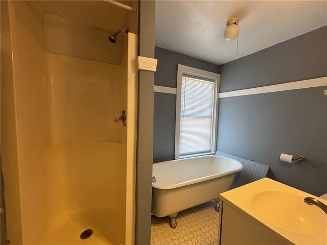 712 Hope Street 1, Bristol, RI 02809