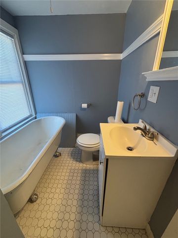 712 Hope Street 1, Bristol, RI 02809