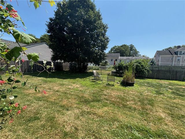 712 Hope Street 1, Bristol, RI 02809