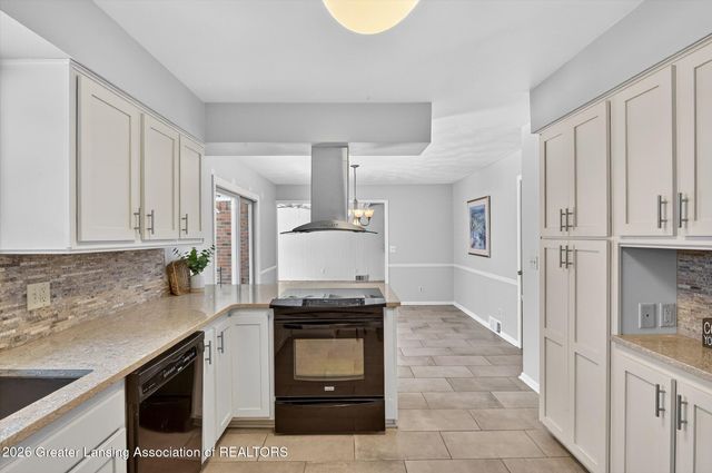 2201 Post Oak Lane, Lansing, MI 48912