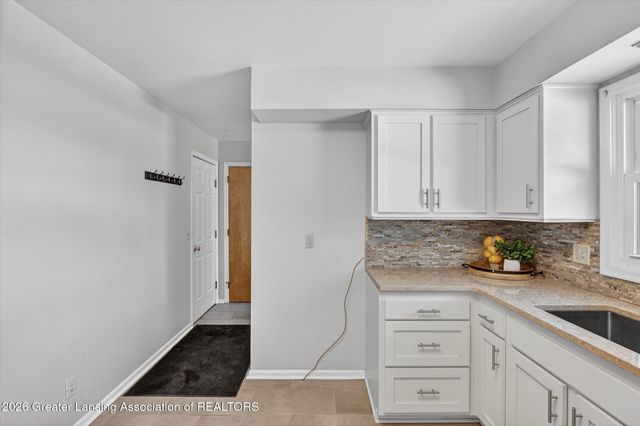 2201 Post Oak Lane, Lansing, MI 48912