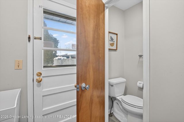 2201 Post Oak Lane, Lansing, MI 48912