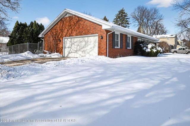 2201 Post Oak Lane, Lansing, MI 48912