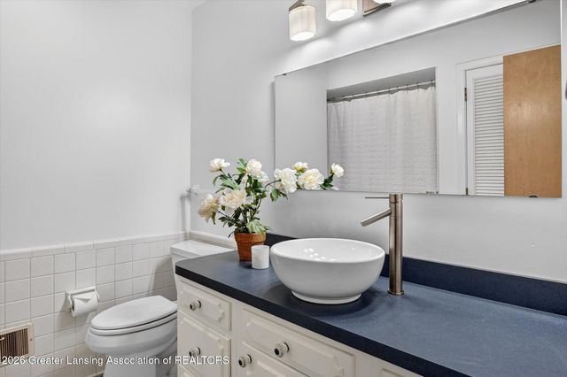 2201 Post Oak Lane, Lansing, MI 48912