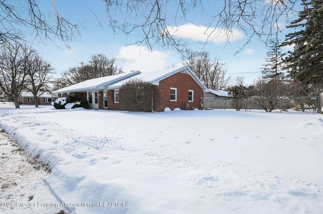 2201 Post Oak Lane, Lansing, MI 48912