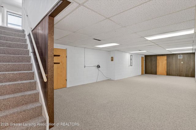 2201 Post Oak Lane, Lansing, MI 48912