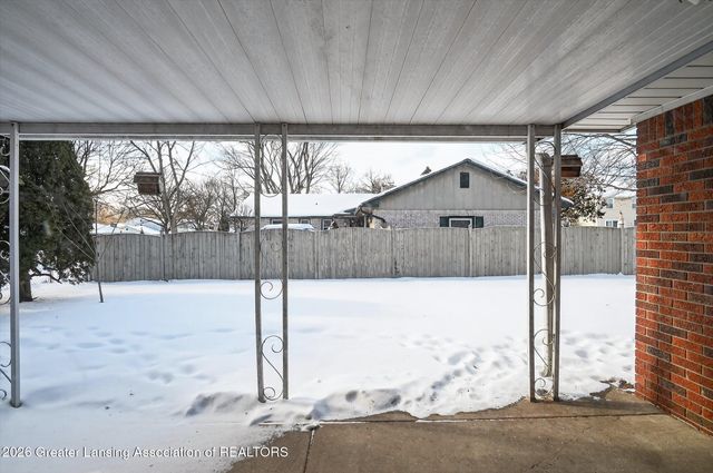 2201 Post Oak Lane, Lansing, MI 48912