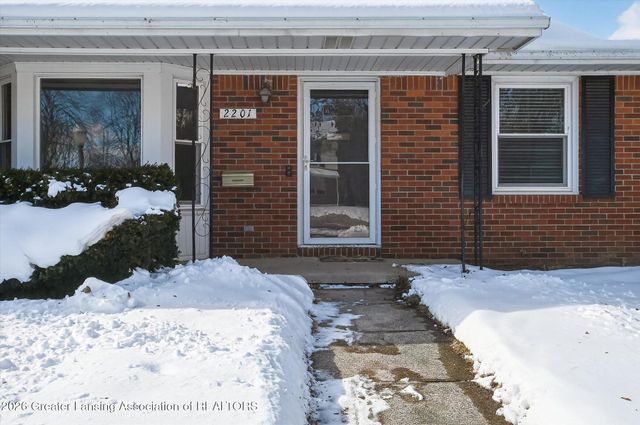 2201 Post Oak Lane, Lansing, MI 48912