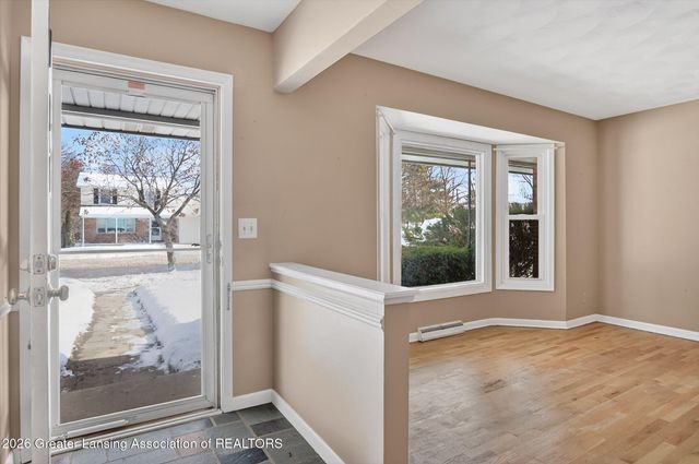 2201 Post Oak Lane, Lansing, MI 48912