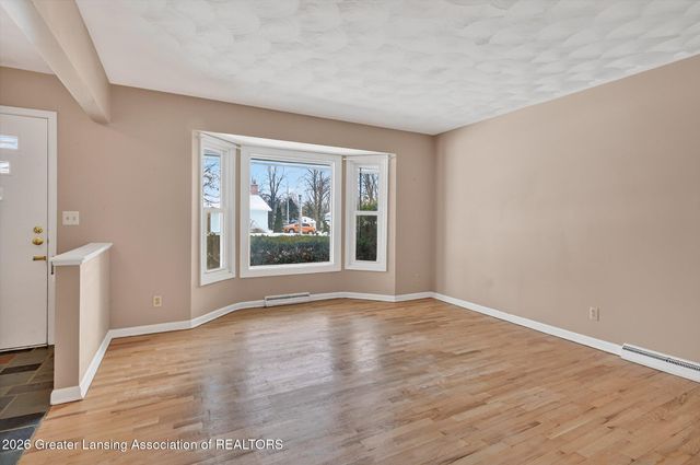 2201 Post Oak Lane, Lansing, MI 48912