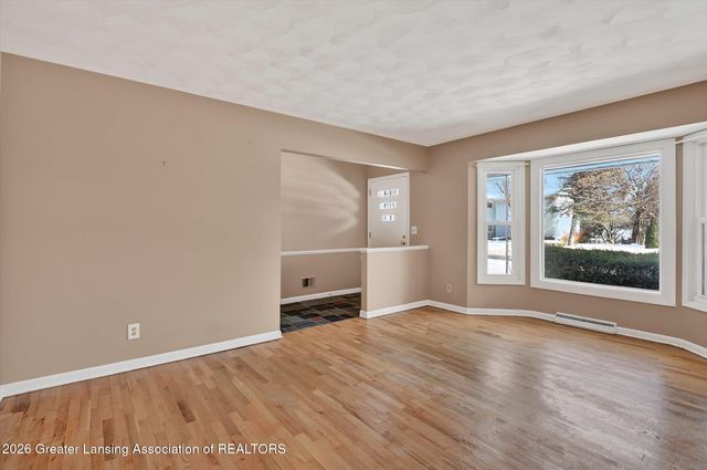 2201 Post Oak Lane, Lansing, MI 48912